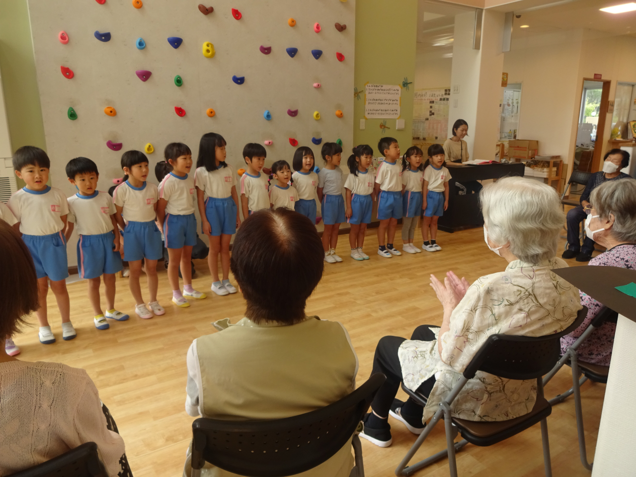 施設交流会～おばあちゃん遊びにきてくれてありがとう♪～